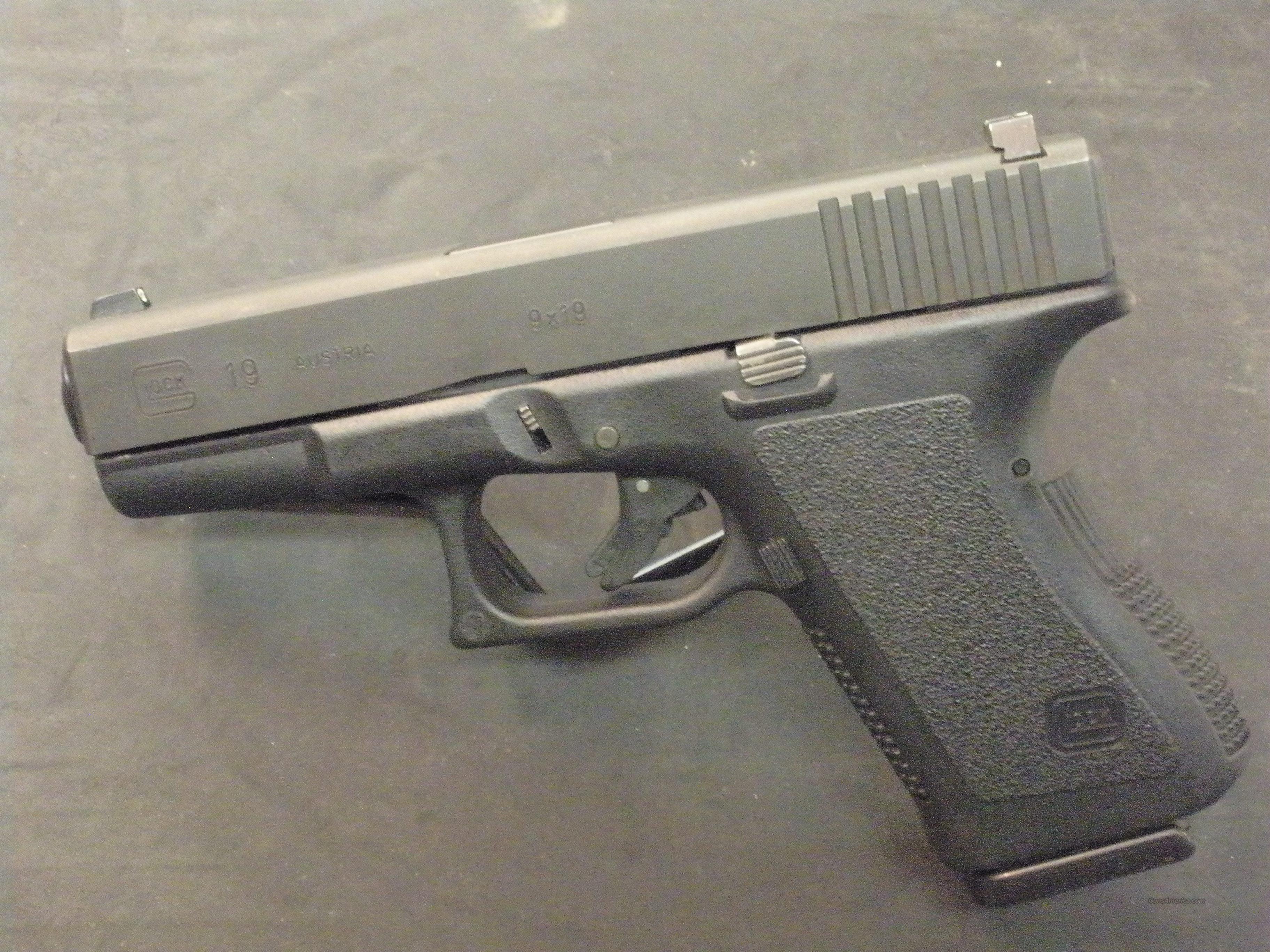 GLOCK 19 USED for sale at Gunsamerica.com: 936572614