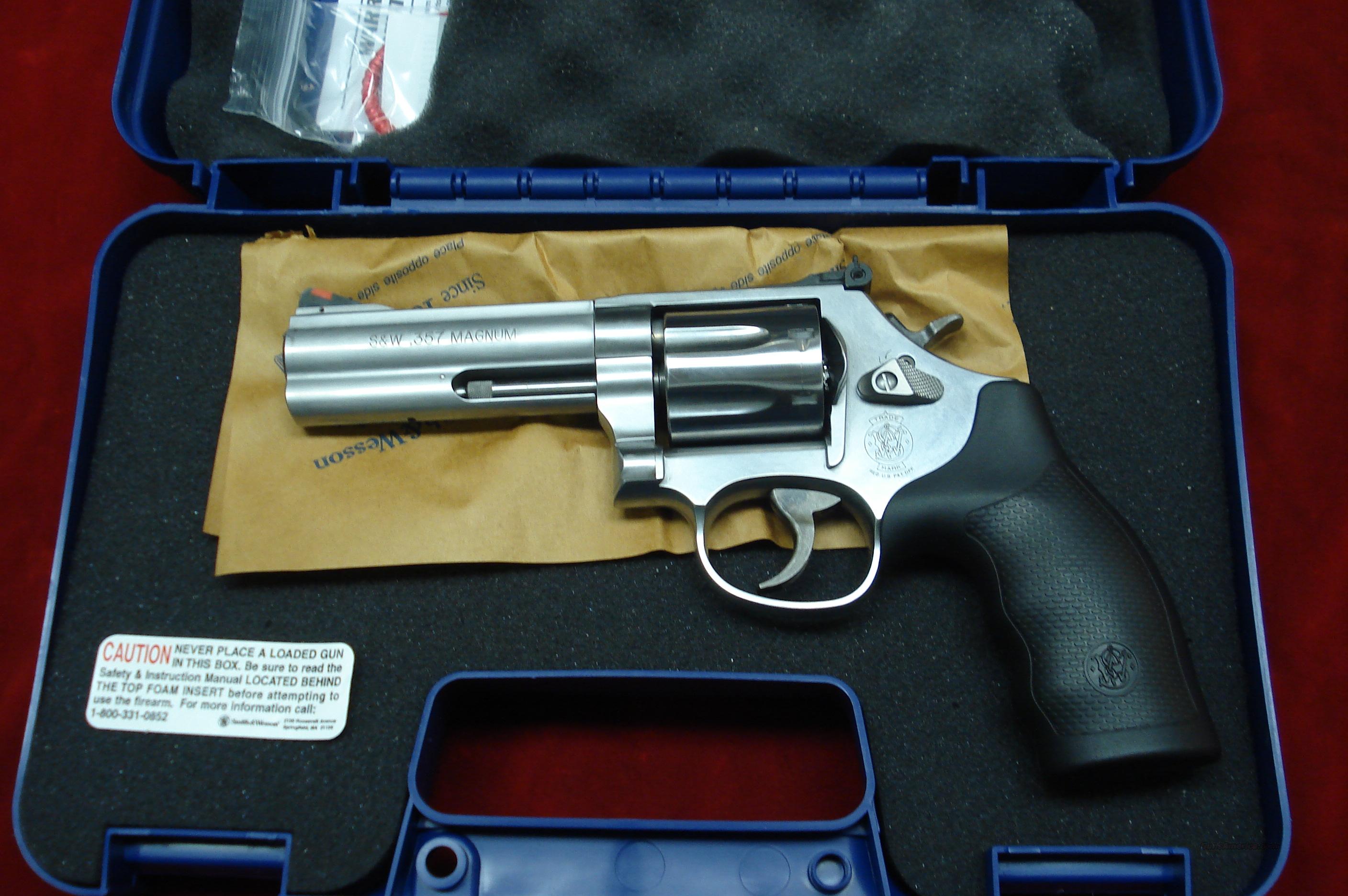 SMITH AND WESSON MODEL 686 PLUS 4