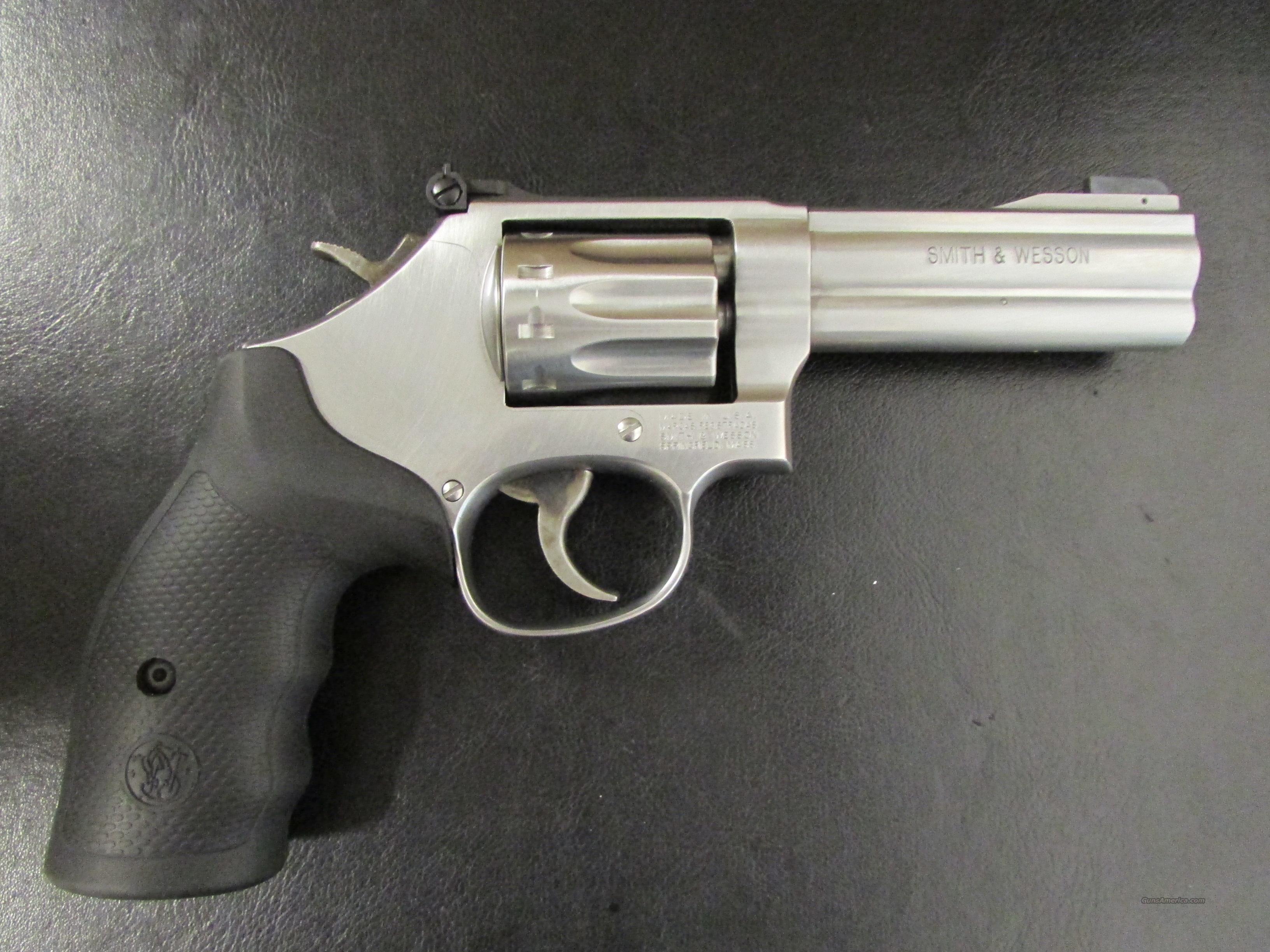 Smith & Wesson Model 617 10-Shot .22LR 4