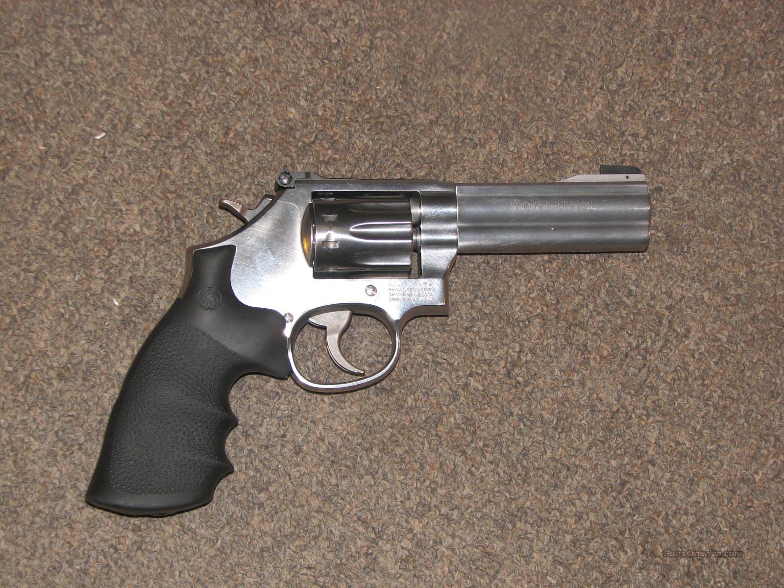 Smith wesson 617. Смит Вессон 617 22 ЛР. Смит Вессон 617. Боевой револьвер Smith Wesson 617. Smith Wesson 617-2.