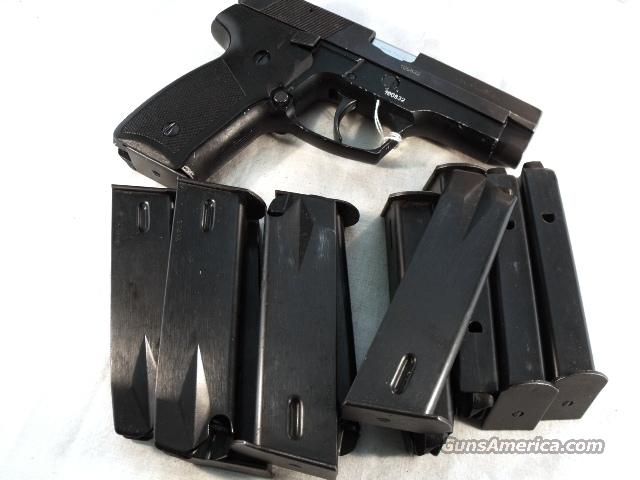 CZ99 compact 9x99 main handgan gan pistol Photo Stock - Alamy