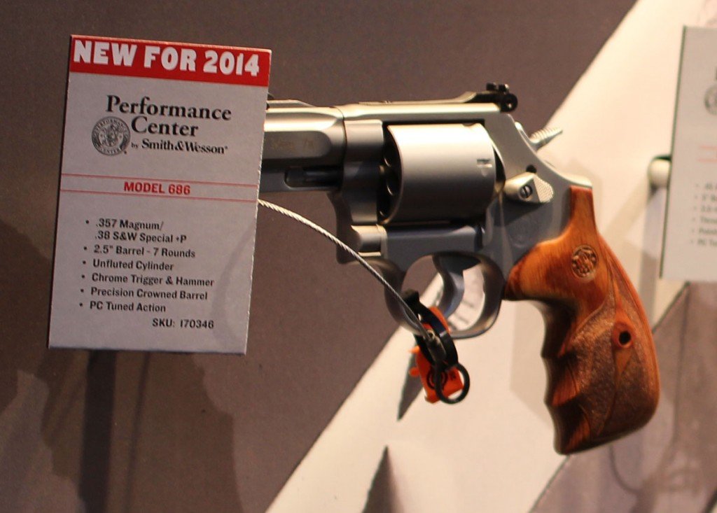 Smith & Wesson starts 2014 with strong new additions to their revolver line up: the 9mm 986 and 929—SHOT Show 2014