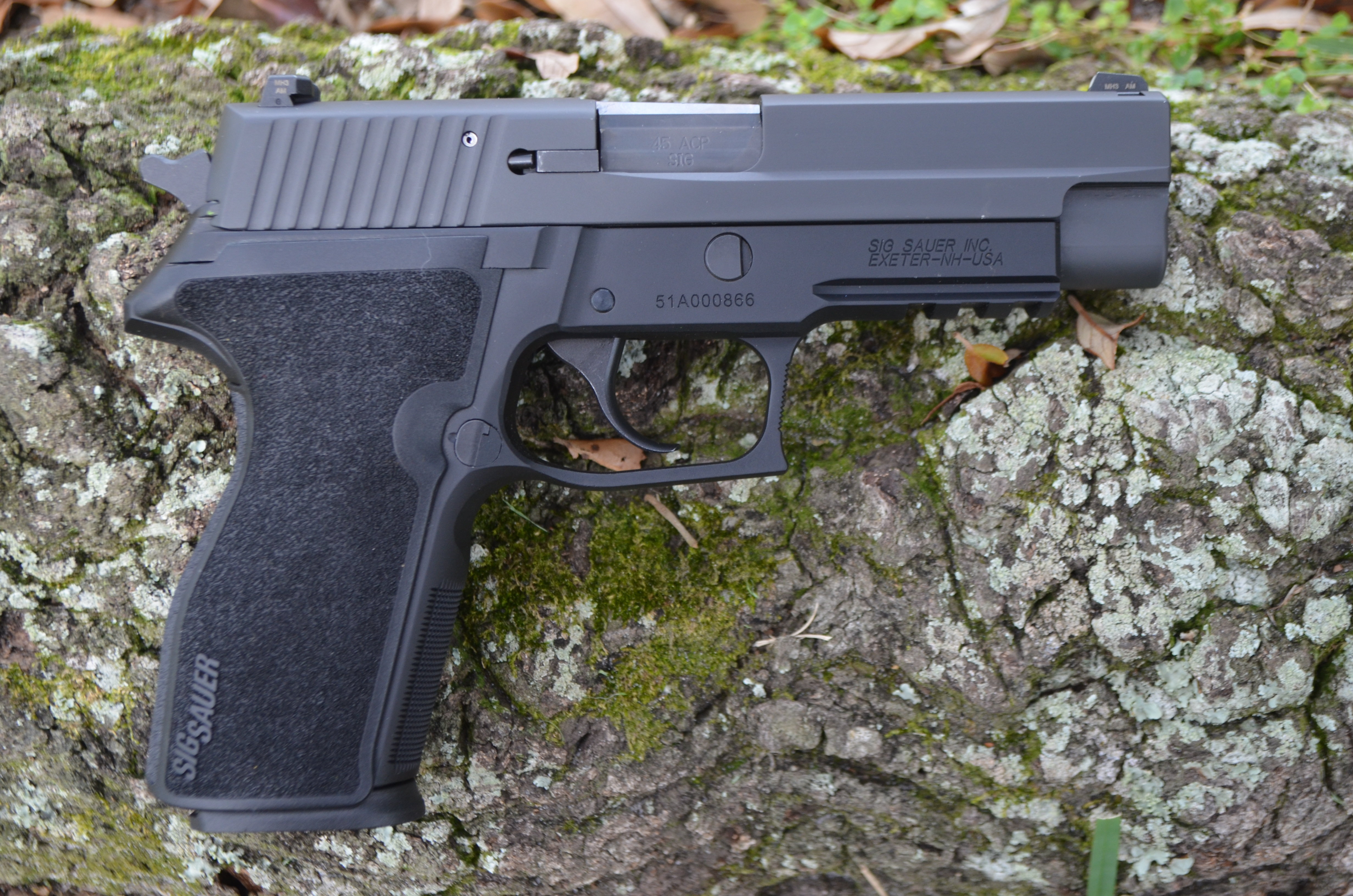 Sig sauer. Пистолет sig-Sauer p227. Sig Sauer p220 с глушителем. Пистолет sig Sauer p322. Зиг Зауэр p226 с глушителем детский.