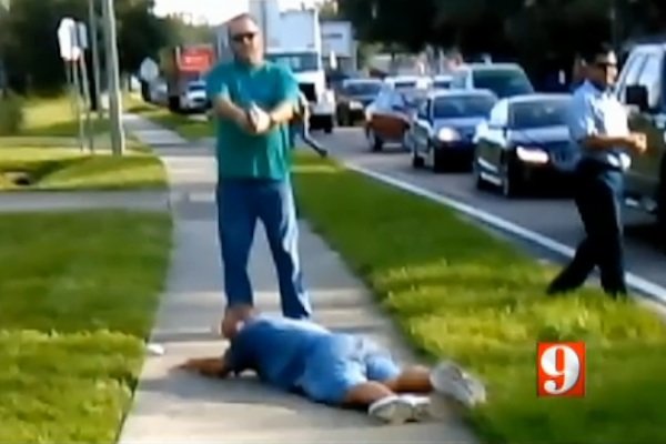 Good guy with gun stops knife-wielding robber