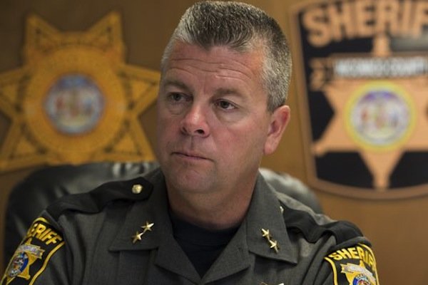 Gun-control group slams pro-gun sheriff: 'That's the behavior of a thug'