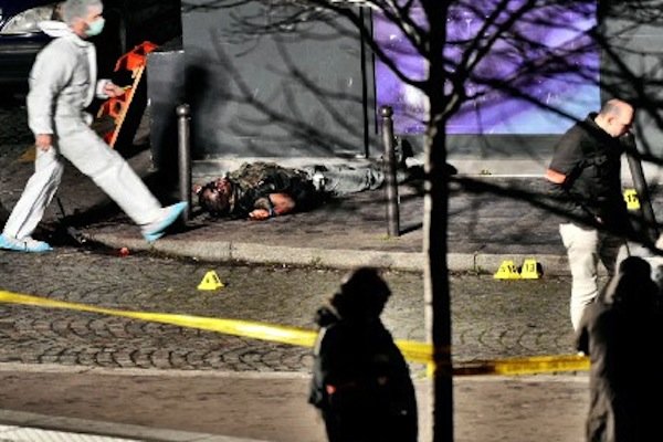 Footage Shows Police Gunning Down Paris Terrorist