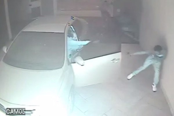 Why Element of Surprise is Key: Homeowner Shoots Would-be Carjacker