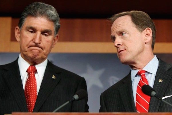 Manchin, Toomey to Revive Gun-Control Push in Senate?