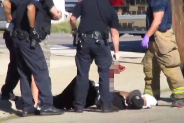 Bank Robber Writhes in Pain After Being Shot 3 Times by Elderly Gun Owner