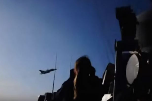 Russian Jets Fly Dangerously Close to U.S. Warships in 'Simulated Attack'