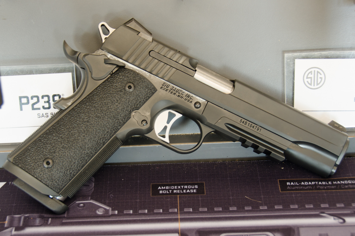 Sig x. Сиг сауэр 1911. Sig Sauer 1911 кастом. Sig Sauer 1911 WETHEPEOPLE.