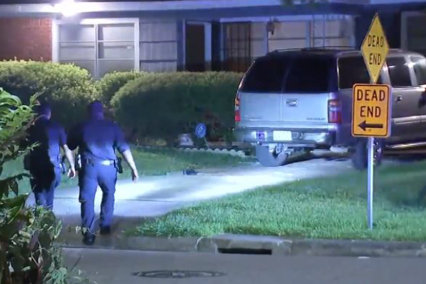 Husband Lands Head Shot on Robber Assaulting His Wife