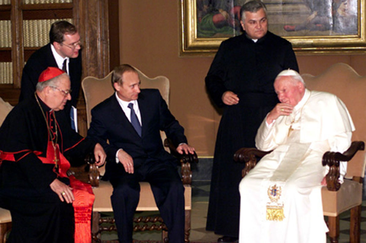 Фото путина и папы римского