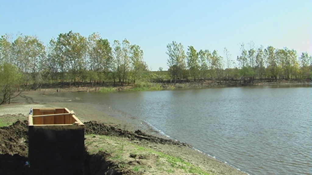 DIY - Building Waterfowl Blinds: Pit and Surface