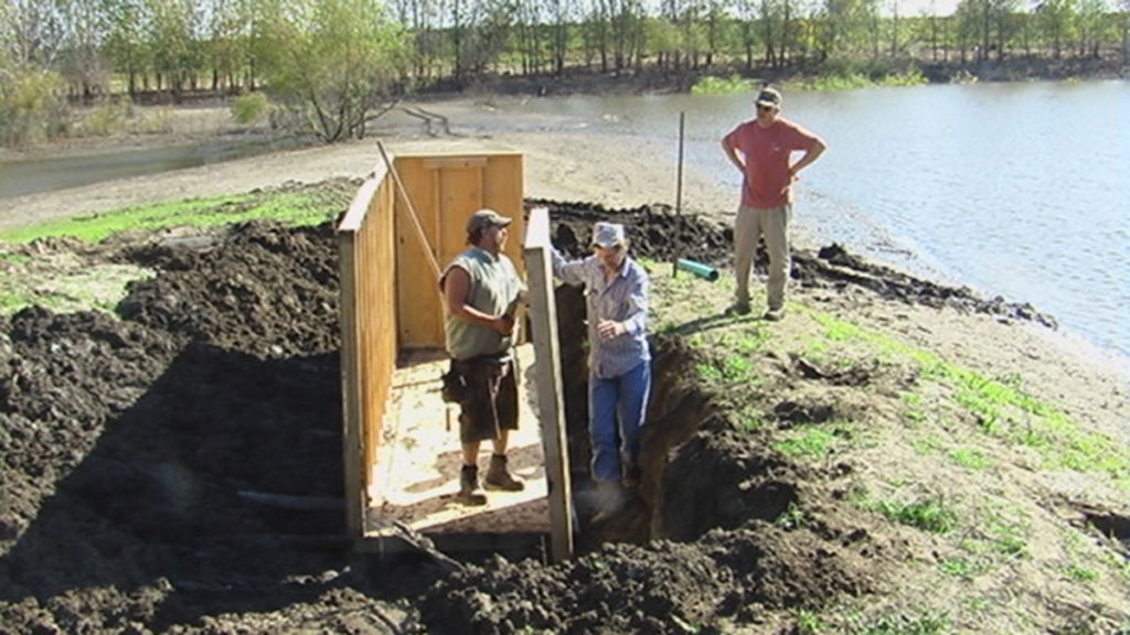 DIY - Building Waterfowl Blinds: Pit and Surface