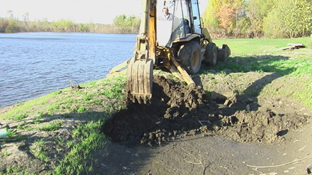 DIY - Building Waterfowl Blinds: Pit and Surface