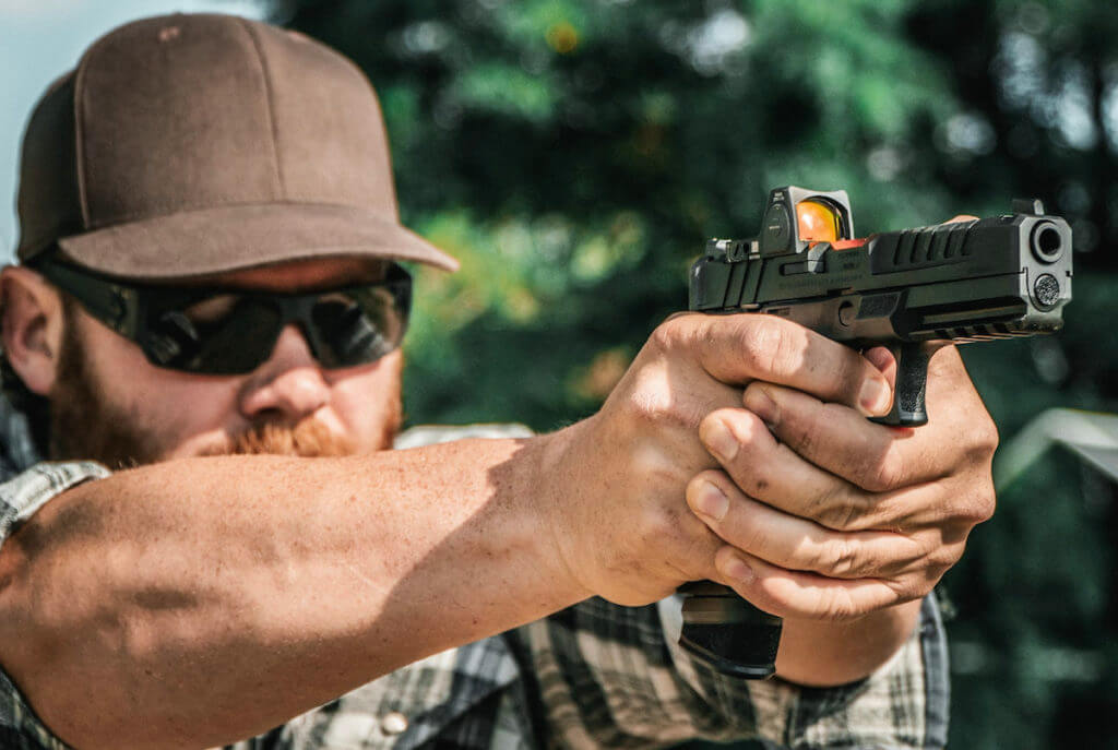 True Pearce shoots the Springfield Armory Echelon.