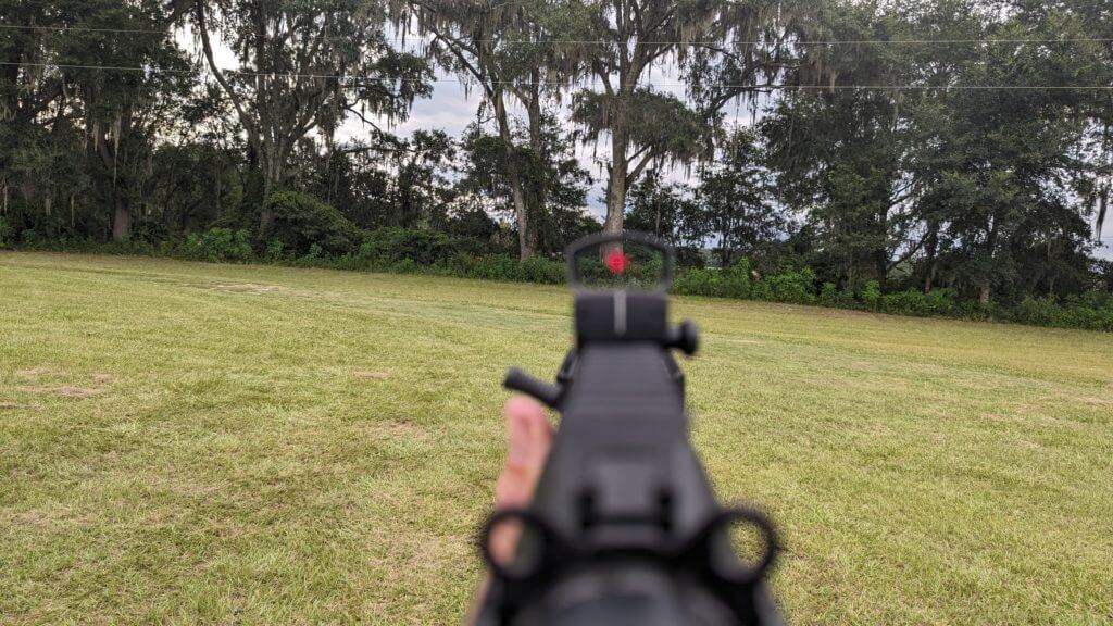 Aiming at trees with the Fastfire 4 red dot