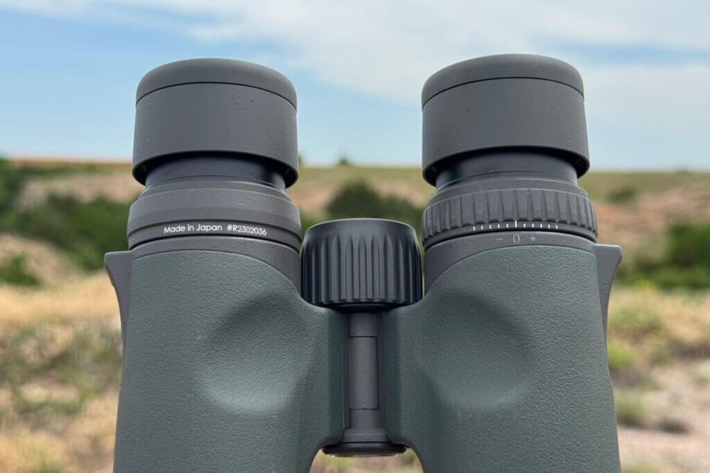 Extended eyecups on binoculars