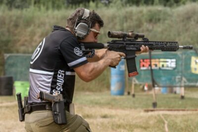 Daniel Horner shooting at a USPSA event.