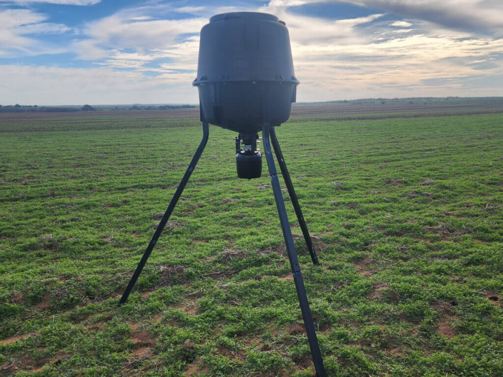 moultrie deer feeder connected