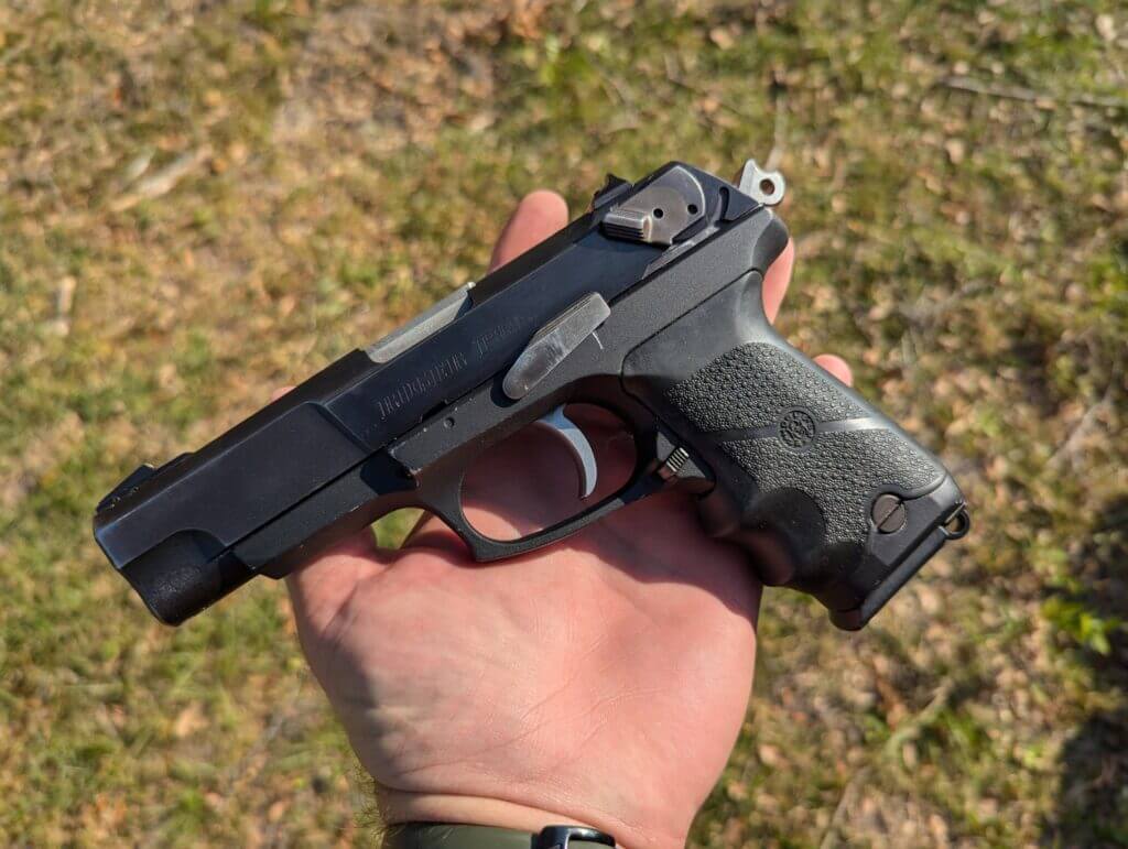 ruger p89 in hand