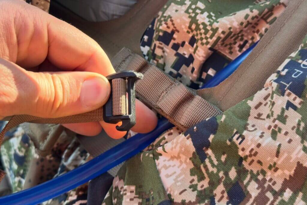 The buckle that broke attached to the ladder system