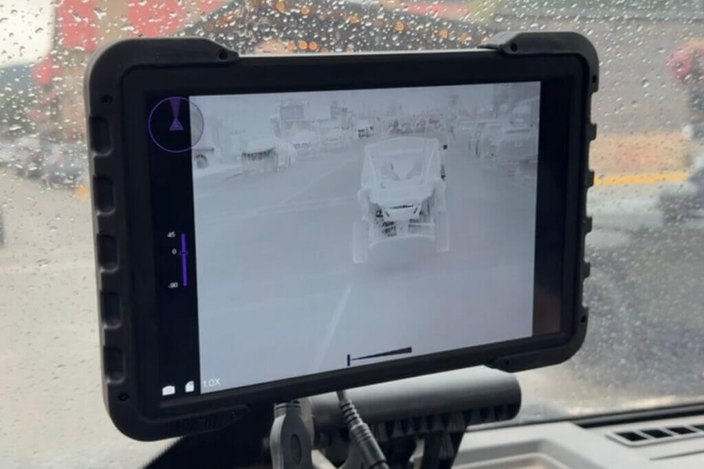 Dark 30 10.1 inch LCD hardwired to thermal camera mounted to side by side windshield