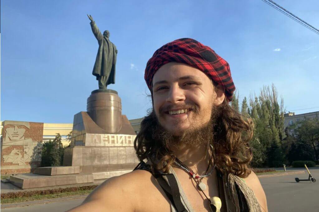 Michael Gloss portrait; discussion of Putin sending him to fight in Ukraine