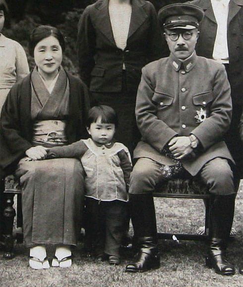 Hideki Tojo with family in 1941, prewar domestic scene
