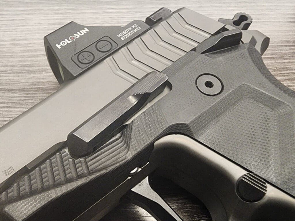 holosun holographic sight on rifle close up