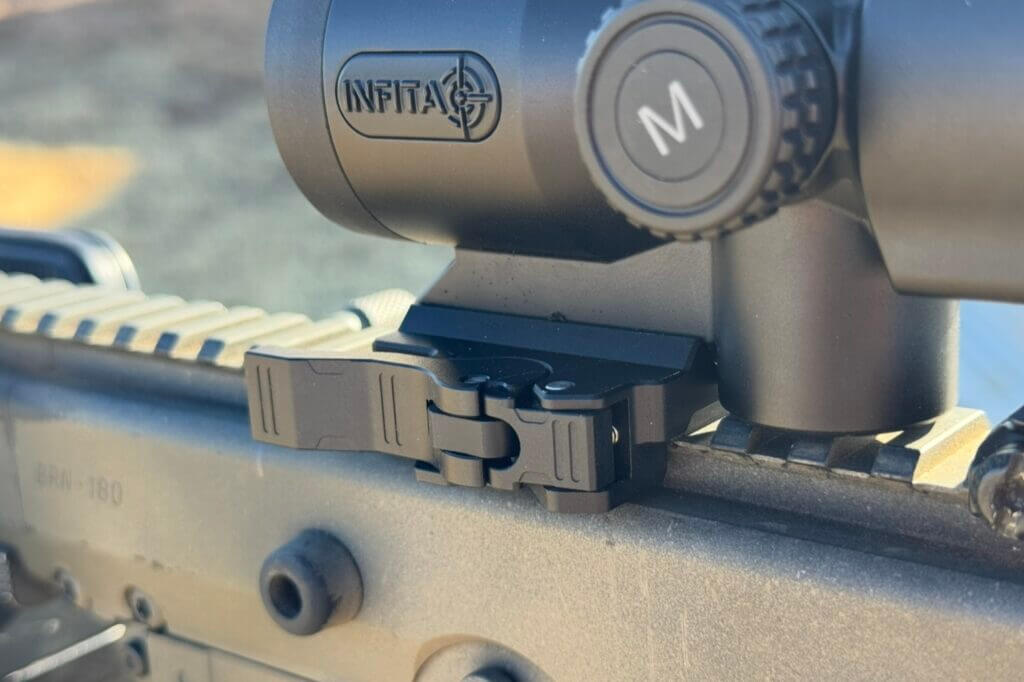 Close view of IOL25 QD lever and secondary safety button engaged on the mount