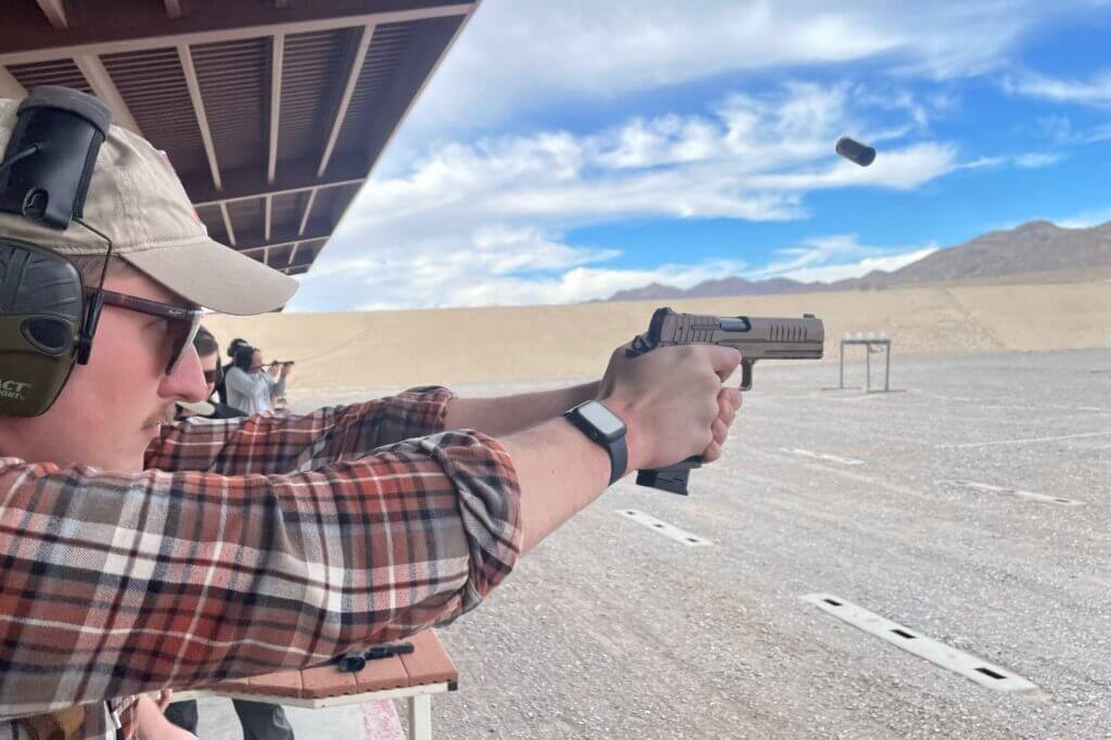 The GT5 shoots phenomenally flat even without a comp.