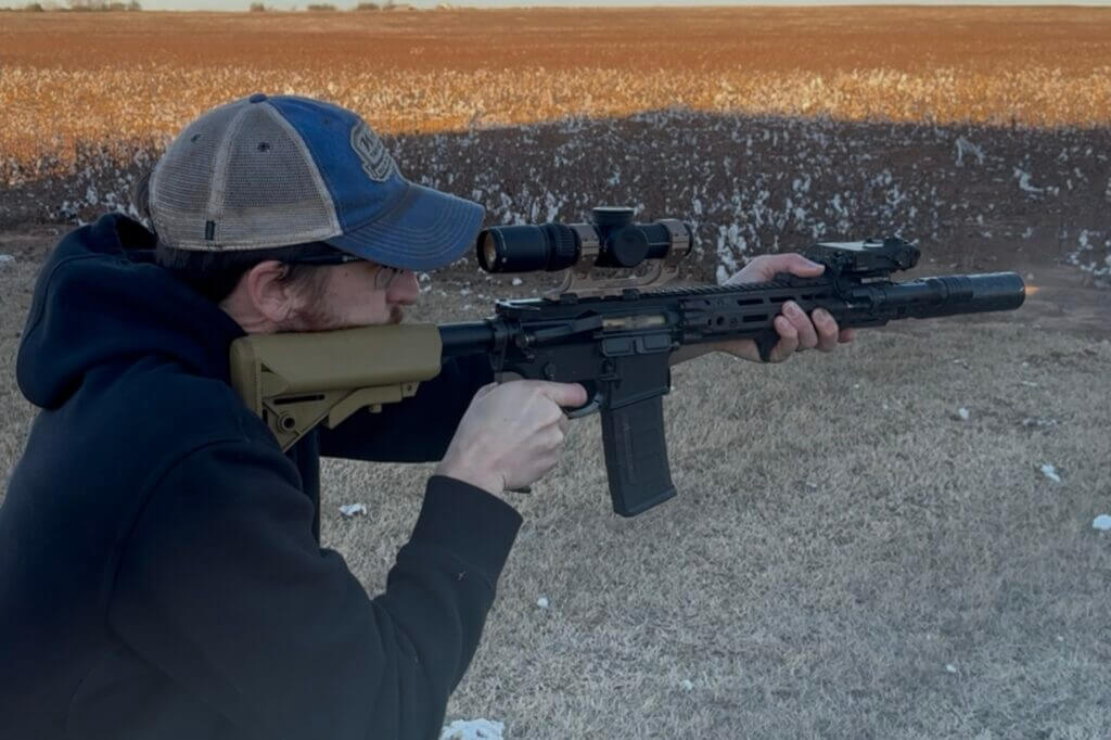 Testing Vortex AMG 1-10x24 at 1X magnification on close steel targets during fast shooting