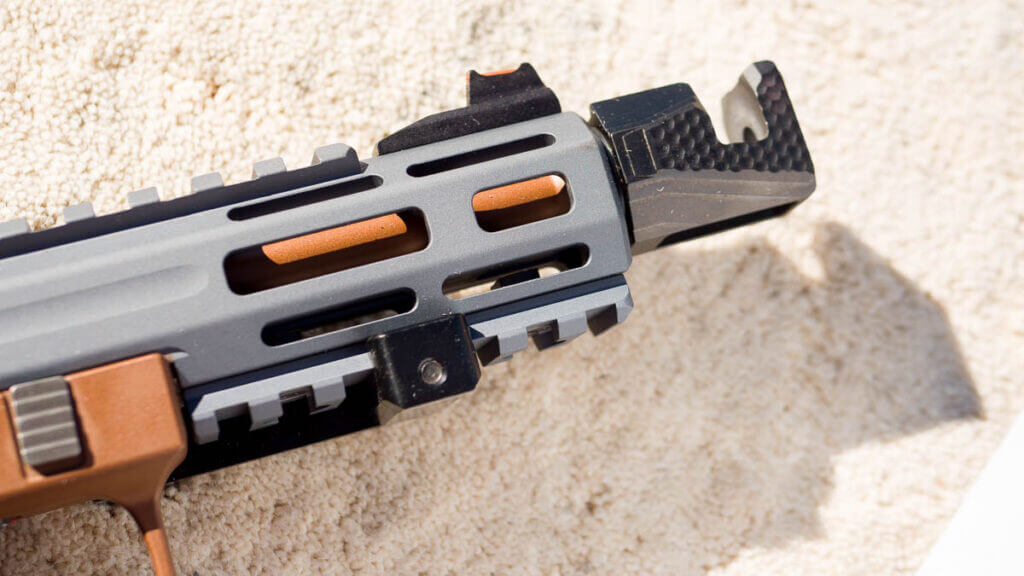 Close up of the muzzle and dust cover with the gun pointing right.