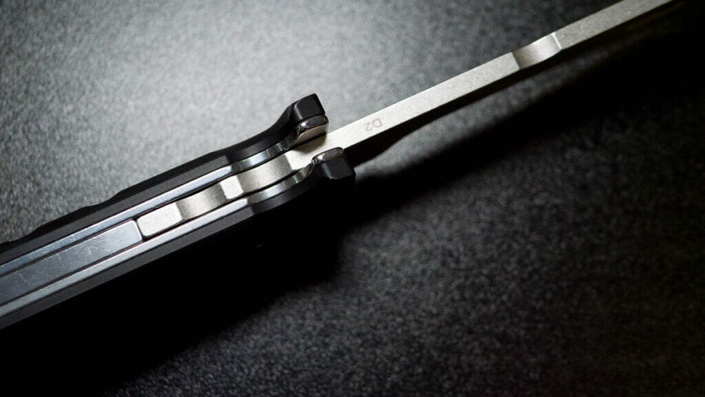 Close up view of the spine at the hilt.