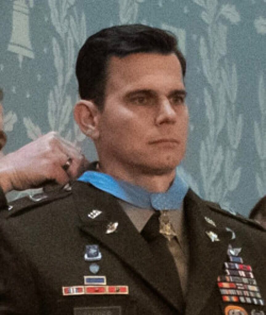 Eric Slover of TF 160 The Night Stalkers Medal of Honor recipient and fellow Chinook pilot in social media photo