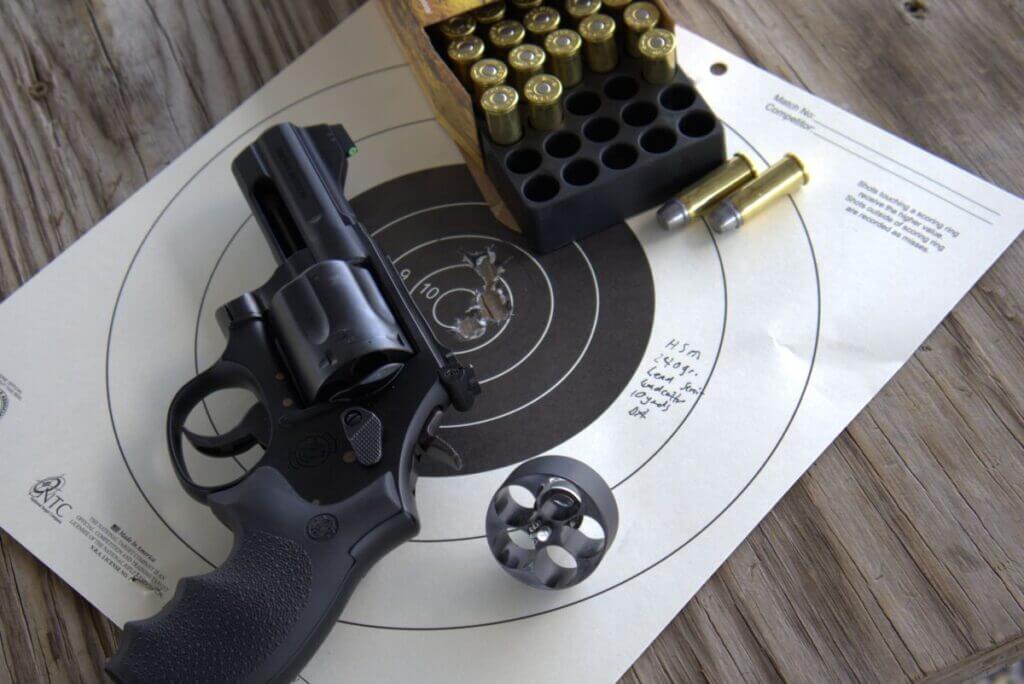 S&W 396 Night Guard accuracy test with paper target, .44 Special ammunition, and speedloader