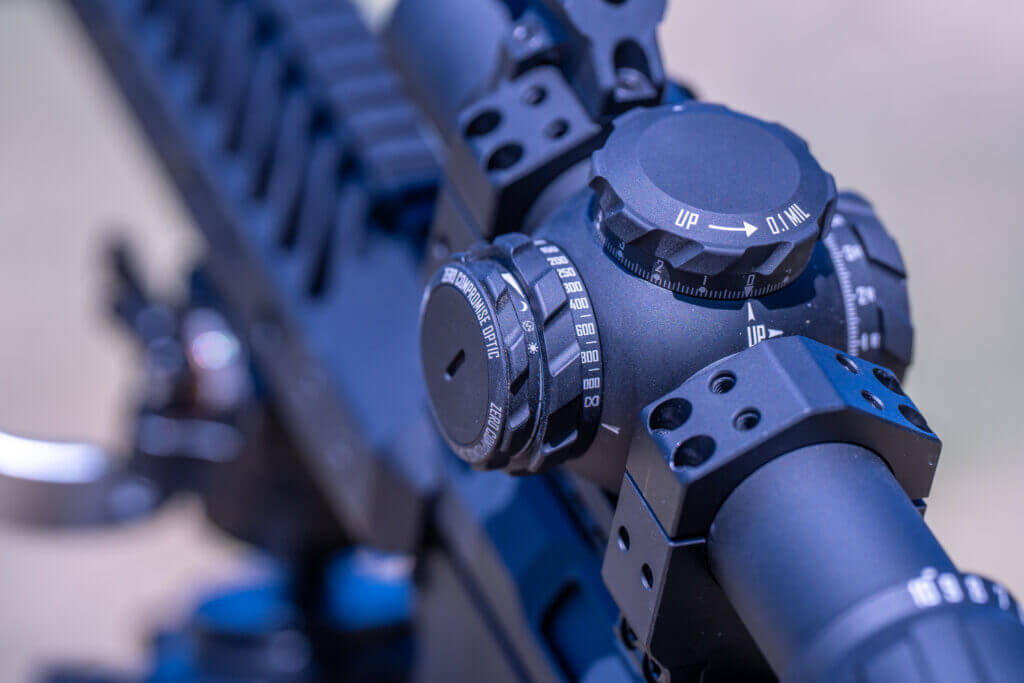 ZCO ZC210 adjustable parallax control with 8-meter to infinity focus range