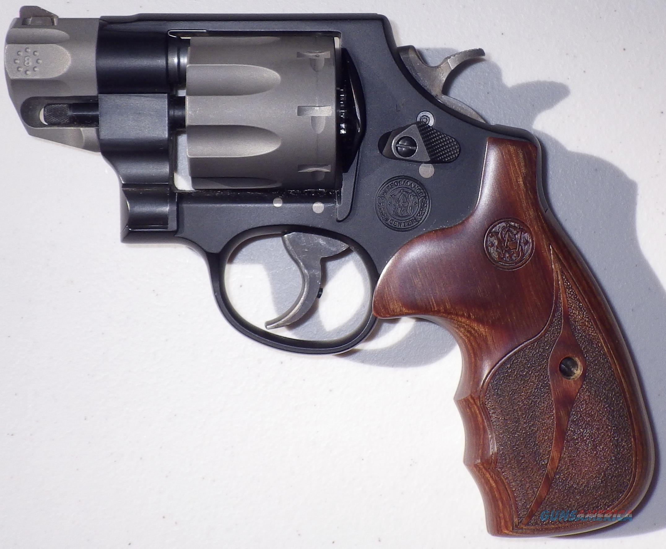 Smith & Wesson Model 327 .357 Magnum serial number CRJ1735. 