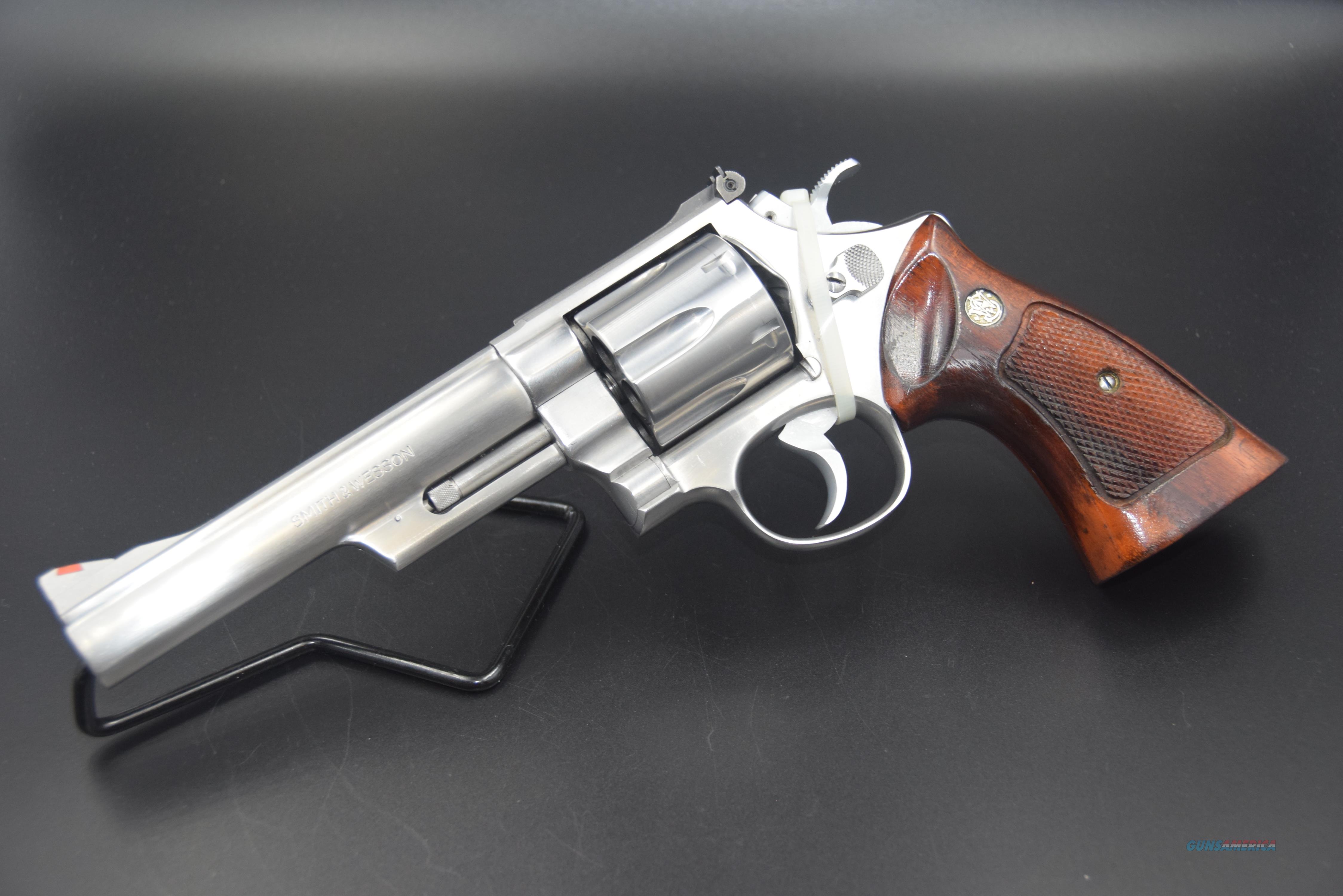 W model. Смит и Вессон 629. Револьвер Smith and Wesson 629. Smith and Wesson model 629 44 Magnum. Револьвер Smith Wesson 629 Magnum.