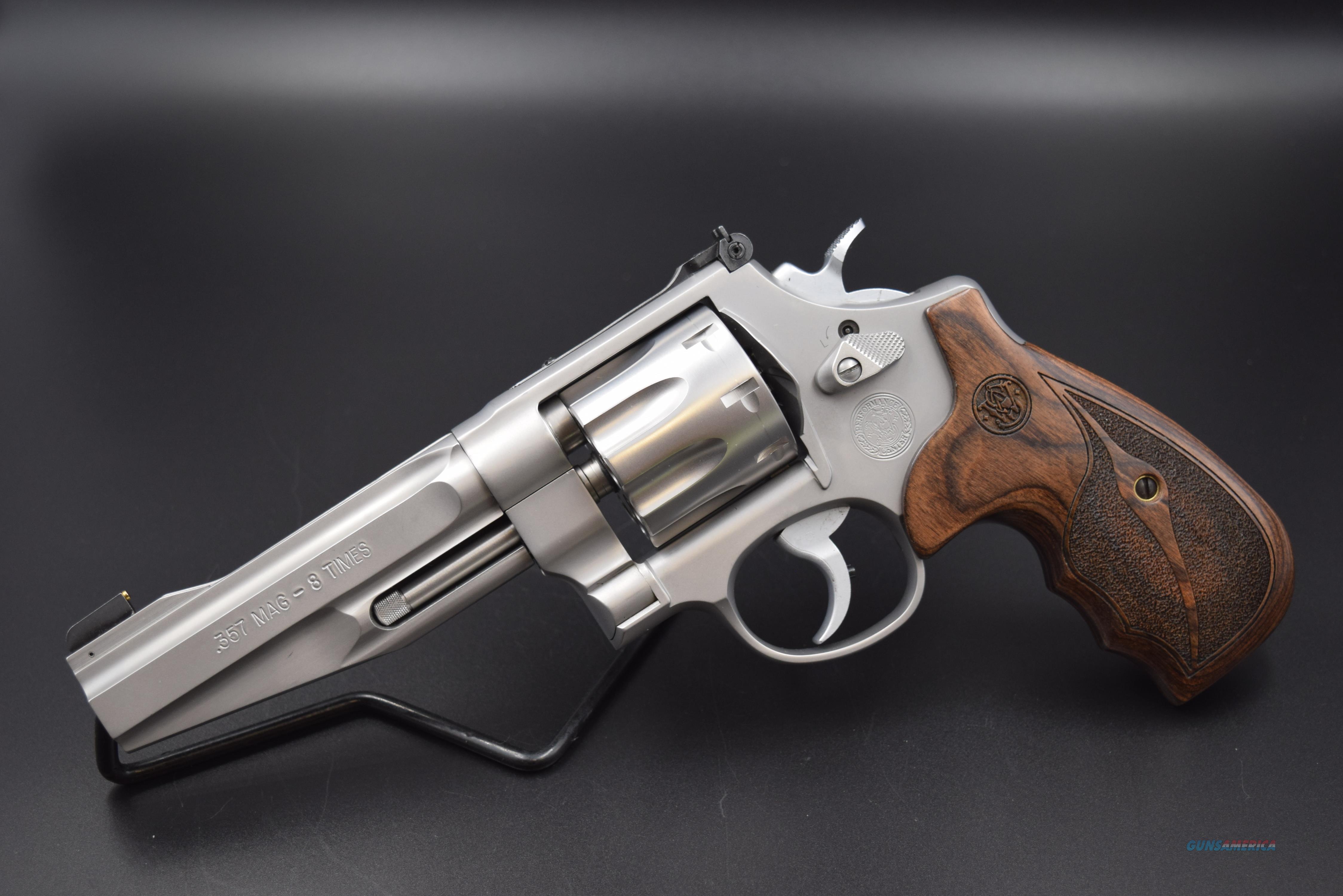 S w. Smith Wesson 627 Performance Center. S W 357 Magnum Revolver. Револьверы Смит Вессон 627. Револьвер Smith & Wesson model 627.