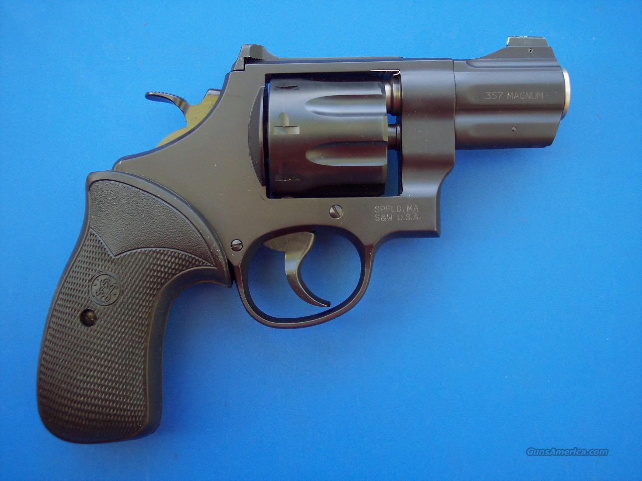 S w. Smith Wesson 327 Night Guard. 327 Magnum Revolver. S &W model 327 Night Guard. S&W 327 8 shot 357 Magnum.